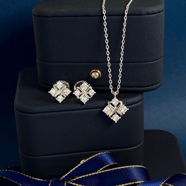2023 lovely cute pendant necklaces long silver stainless steel chain cross transparent crystal block design women necklace with dust bag and
2023 lovely cute pendant necklaces long silver stainless steel chain cross transparent crystal block design women necklace with dust bag and