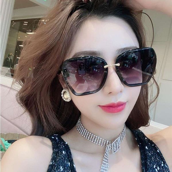 korean style womens sunglasses slim face fashionable big frame and versatile, White;black
korean style womens sunglasses slim face fashionable big frame and versatile, White;black