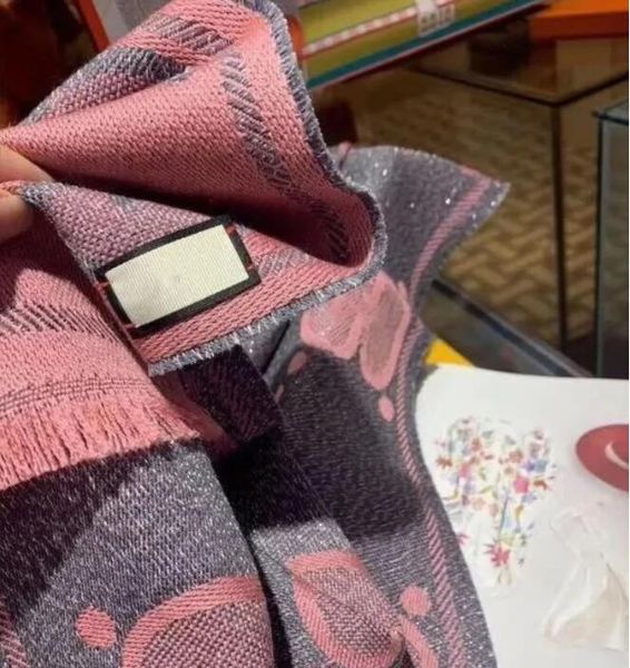 Scarf Echarpe Stylish Women Cashmere Scarf Full Letter Printed Scarves Soft Touch Warm Wraps with Tags Autumn Winter Lonscarf
Scarf Echarpe Stylish Women Cashmere Scarf Full Letter Printed Scarves Soft Touch Warm Wraps with Tags Autumn Winter Lonscarf