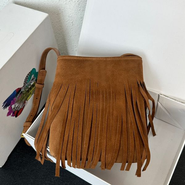 suede frosted leather tassel bag women shoulder crossbody bag designer bag luxury handabg fashion brand purse vintage gold hardware fringe s
suede frosted leather tassel bag women shoulder crossbody bag designer bag luxury handabg fashion brand purse vintage gold hardware fringe s