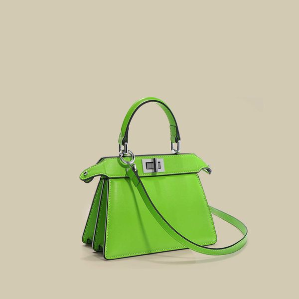 designer bag outdoor design casual bag metal double-sided lock buckle women's bag cowhide handheld shoulder crossbody bag f bags kgts
designer bag outdoor design casual bag metal double-sided lock buckle women's bag cowhide handheld shoulder crossbody bag f bags kgts
