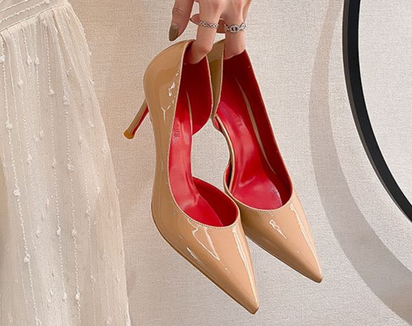 fashion new black pointed lacquer leather side air high heels women's thin heel temperament single shoe large size 34-41
fashion new black pointed lacquer leather side air high heels women's thin heel temperament single shoe large size 34-41