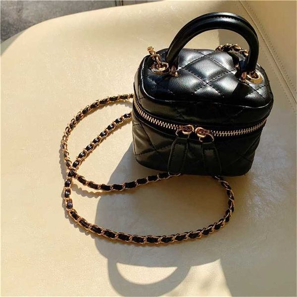 luxury handbag new mini lingge small fragrance chain bag versatile one shoulder crossbody lipstick 65% off store sales
luxury handbag new mini lingge small fragrance chain bag versatile one shoulder crossbody lipstick 65% off store sales