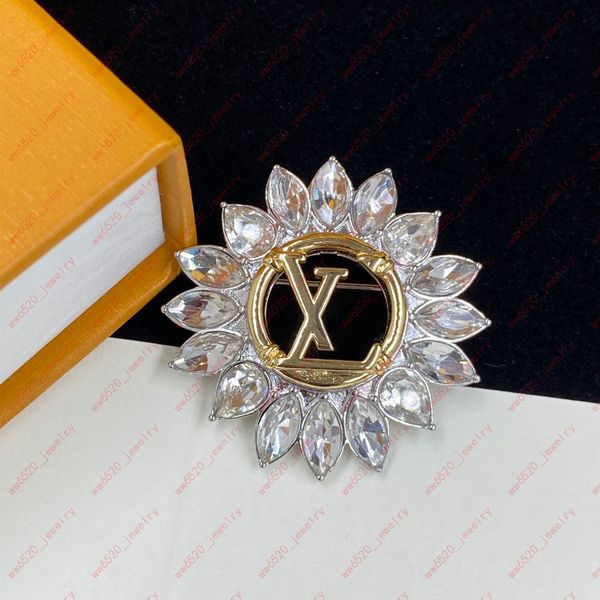golden alphabet silver crystal flower pins, brooches, designer jewelry drop shapes with circles, fashion ladies, suits, banquets, christmas,, Gray
golden alphabet silver crystal flower pins, brooches, designer jewelry drop shapes with circles, fashion ladies, suits, banquets, christmas,, Gray