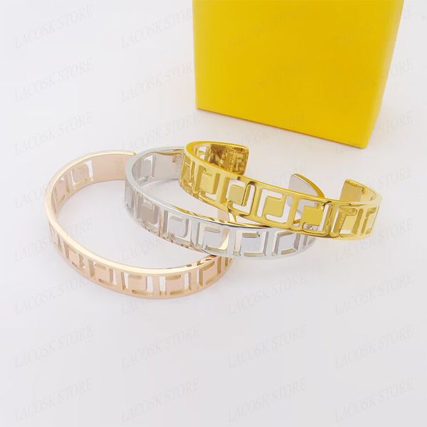 

Luxury Bangle Hollow Letter Womens Designer Bracelets 18K Gold Brand Jewelry Wedding Couple Gift Lover Bangles with Box