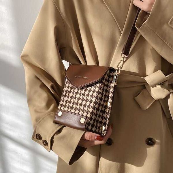 ins super thousand bird grid bag women's new vertical mobile phshoulder fashion crossbody small square 230828
ins super thousand bird grid bag women's new vertical mobile phshoulder fashion crossbody small square 230828