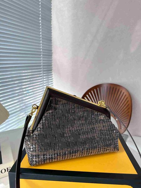 2023 handbag tote clip bag crossbody bags patchwork color pattern canvas gold hardware accessories embroidered letters fashion
2023 handbag tote clip bag crossbody bags patchwork color pattern canvas gold hardware accessories embroidered letters fashion
