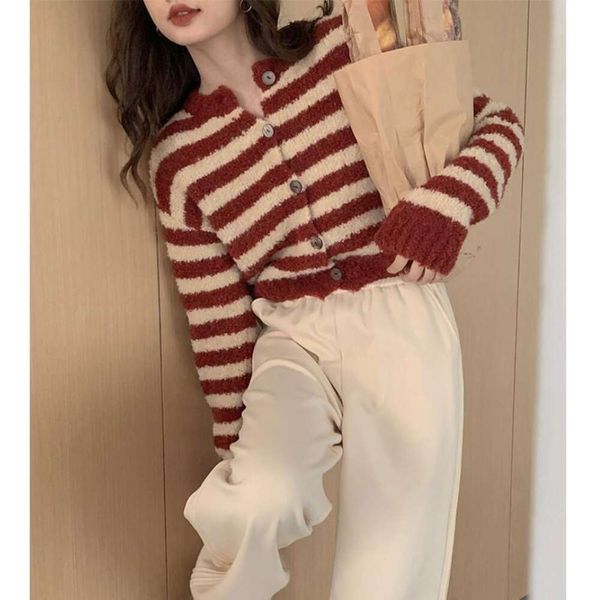 striped sweater for women autumn and winter style soft glutinous circle yarn niche design short fashionable, White;black
striped sweater for women autumn and winter style soft glutinous circle yarn niche design short fashionable, White;black