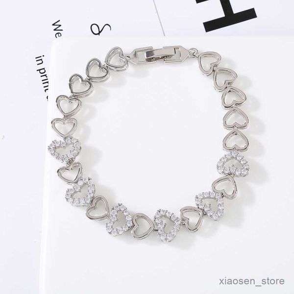 bracelets luxury fashion splicing love folding button womens sweet bracelet electroplating copper jewelry simple banquet gift r230828, Golden;silver
bracelets luxury fashion splicing love folding button womens sweet bracelet electroplating copper jewelry simple banquet gift r230828, Golden;silver