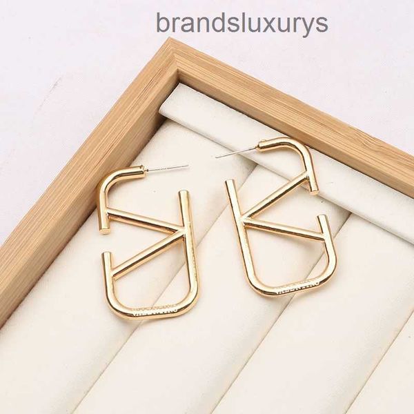 18k gold plated designers stud earrings for women brand desiner letter ear stud women metal geometric earring wedding party jewerlry accesso, Golden;silver
18k gold plated designers stud earrings for women brand desiner letter ear stud women metal geometric earring wedding party jewerlry accesso, Golden;silver