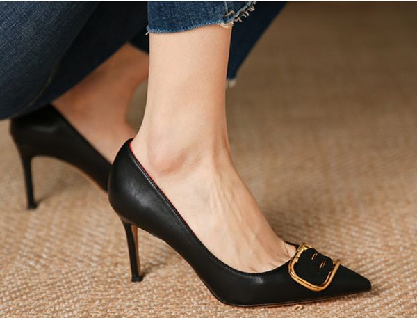 pointed slim heels high heels with shallow mouth versatile black fashion button single shoes for women large size 34-43
pointed slim heels high heels with shallow mouth versatile black fashion button single shoes for women large size 34-43
