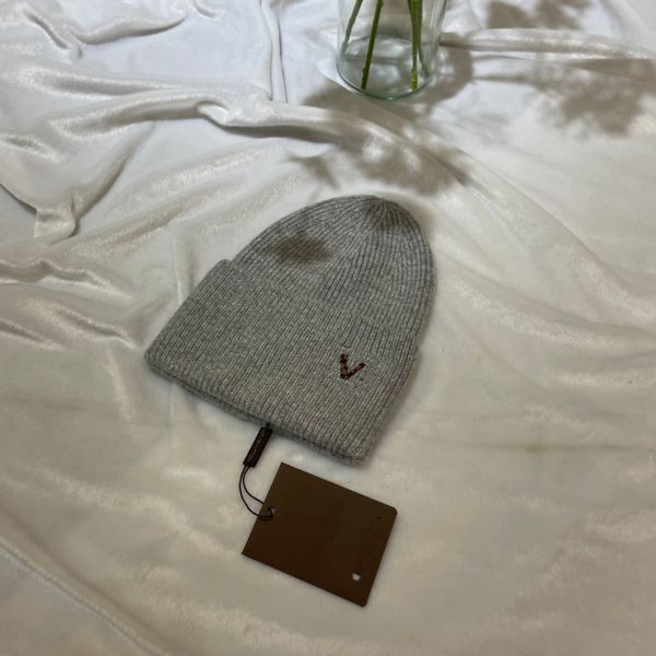 fashion high-end hat scarf set men's famous brand hat scarf classic skateboard knitted hat cashmere letter bonnet scarf ladies bonnet s, Blue;gray
fashion high-end hat scarf set men's famous brand hat scarf classic skateboard knitted hat cashmere letter bonnet scarf ladies bonnet s, Blue;gray