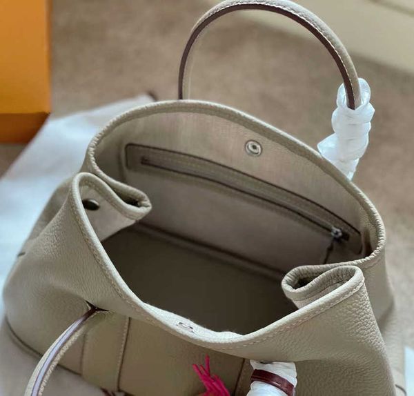 a garden party tote bag shopping totes h cowhide lady handbag fashion shoulder designer highcapacity wallets genuine leather classic retro p
a garden party tote bag shopping totes h cowhide lady handbag fashion shoulder designer highcapacity wallets genuine leather classic retro p