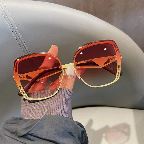 designer sunglasses for women mens triangle marker cut edge gradually change color personality metal with logo and box, White;black
designer sunglasses for women mens triangle marker cut edge gradually change color personality metal with logo and box, White;black