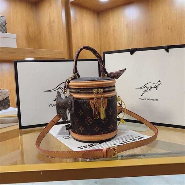 13% off bag 2024 new launch designer handbagsilk scarf cylinder new simple texture women's versatile one shoulder crossbody
13% off bag 2024 new launch designer handbagsilk scarf cylinder new simple texture women's versatile one shoulder crossbody