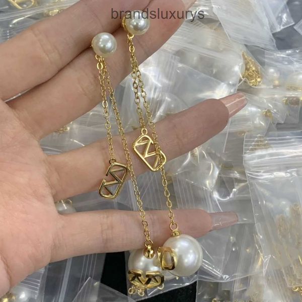 europe america multi colors earrings designer women stud luxury gold heart shape pearl crystal valentinosity gold double v letter jewelry cl, Golden;silver
europe america multi colors earrings designer women stud luxury gold heart shape pearl crystal valentinosity gold double v letter jewelry cl, Golden;silver