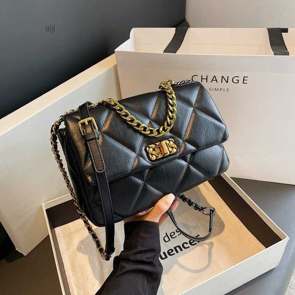 2023 spring new small audience texture bag women's fragrant wind lingge chain cloud large capacity crossbody
2023 spring new small audience texture bag women's fragrant wind lingge chain cloud large capacity crossbody