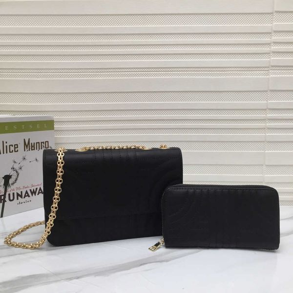 luxury shoulder bag classic pu leather women chain crossbody bag fashion handbag courier wallet two-piece set high-quality triangle label
luxury shoulder bag classic pu leather women chain crossbody bag fashion handbag courier wallet two-piece set high-quality triangle label