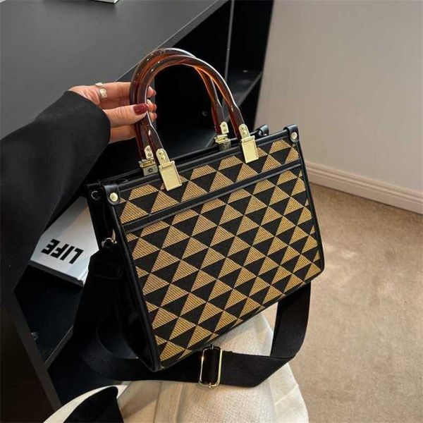 12% off bag 2024 new launch designer handbag early launch handheld tote new type women's large capacity early autumn shoulder commuter
12% off bag 2024 new launch designer handbag early launch handheld tote new type women's large capacity early autumn shoulder commuter