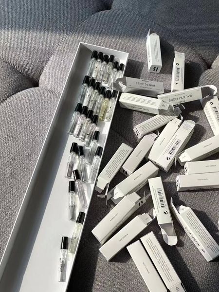 byredo perfume 2ml fragrance spray 24pcs mini set gypsy water mojave ghost blanche black saffron rose noir oud parfum long lasting smell col
byredo perfume 2ml fragrance spray 24pcs mini set gypsy water mojave ghost blanche black saffron rose noir oud parfum long lasting smell col