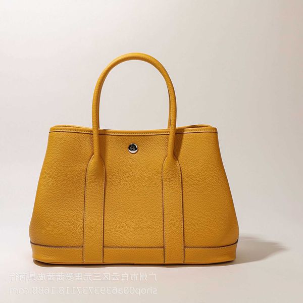 a garden party tote bag authentic handbag designer 2023 new leather women's single shoulder messenger versatile portable shopping bucke
a garden party tote bag authentic handbag designer 2023 new leather women's single shoulder messenger versatile portable shopping bucke