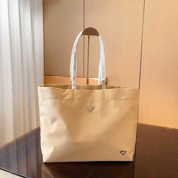 triangle large capacity shopping bags pd tote bag nylon designer handbags totes women large travel bag fashion basket shoulder bags 230621
triangle large capacity shopping bags pd tote bag nylon designer handbags totes women large travel bag fashion basket shoulder bags 230621