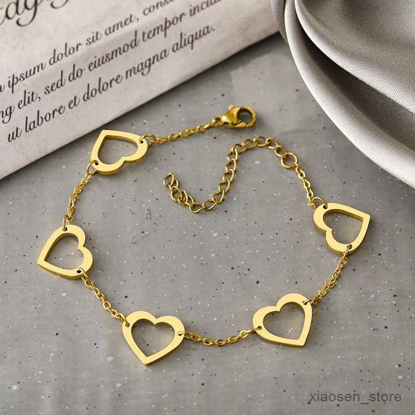 bracelets stainless steel bracelets sweet hollow heart charms fashion light luxury bracelet for women jewelry wedding gifts r230828, Golden;silver
bracelets stainless steel bracelets sweet hollow heart charms fashion light luxury bracelet for women jewelry wedding gifts r230828, Golden;silver