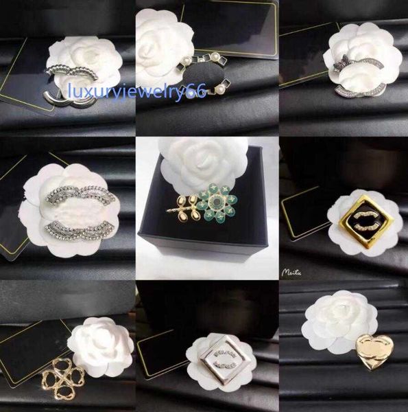 pearl crystal letters brooches designer brooches for women men alloy fashion pendant jewellery brooch pin women luxurys flowers pins, Gray
pearl crystal letters brooches designer brooches for women men alloy fashion pendant jewellery brooch pin women luxurys flowers pins, Gray