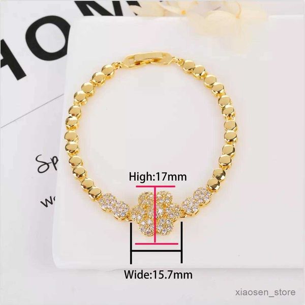 bracelets luxurious fashion micro inlaid geometric flowers womens electroplating bracelet simple gift jewelry classic r230828, Golden;silver
bracelets luxurious fashion micro inlaid geometric flowers womens electroplating bracelet simple gift jewelry classic r230828, Golden;silver