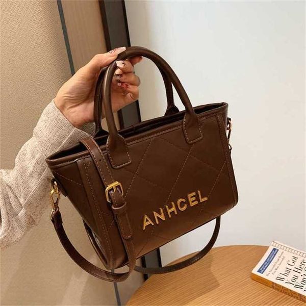 26% off bag 2024 new launch designer handbag linggetote women's winter versatile network red one diagonal straddle tide
26% off bag 2024 new launch designer handbag linggetote women's winter versatile network red one diagonal straddle tide
