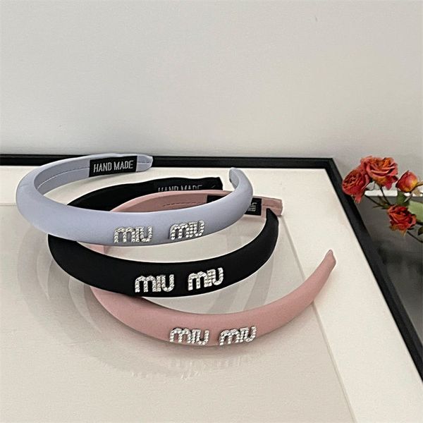 miu letter rhinestone thickened sponge headband headband high-end hair accessories headband niche temperament pressing hair head new girl he, Silver
miu letter rhinestone thickened sponge headband headband high-end hair accessories headband niche temperament pressing hair head new girl he, Silver