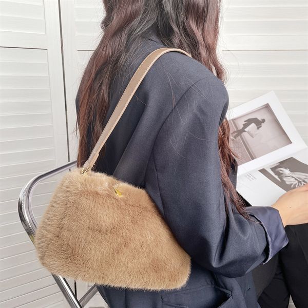 evening bags autumn winter faux fur handbag female furry shoulder bag elegant ladies plush bag large capacity casual 230826
evening bags autumn winter faux fur handbag female furry shoulder bag elegant ladies plush bag large capacity casual 230826