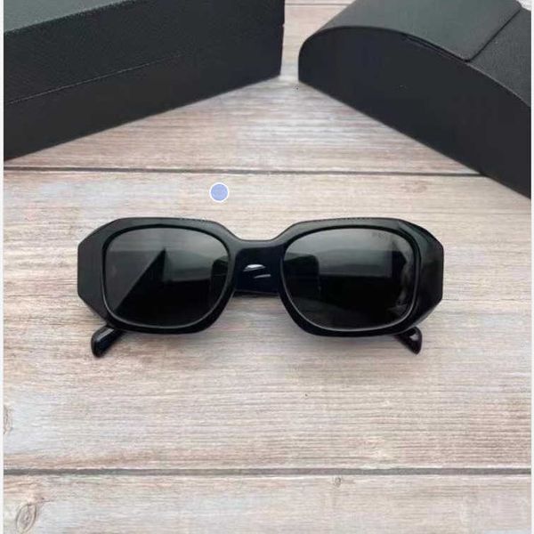 designer sunglasses for women mens are fashionable atmospheric and spicy showing a small face. uv resistant minimalist spr17w with logo and, White;black
designer sunglasses for women mens are fashionable atmospheric and spicy showing a small face. uv resistant minimalist spr17w with logo and, White;black