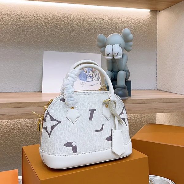 designer handbag women's shoulder bag cross body bag classic handbag embossing flower tote bags shopping bag shoulder crossbody purse h
designer handbag women's shoulder bag cross body bag classic handbag embossing flower tote bags shopping bag shoulder crossbody purse h