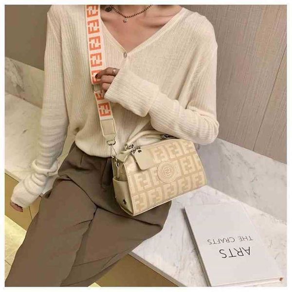 small bag women's fashion soft letter one shoulder slanting cross handbag portable embossed small square outlet 65% off store sales
small bag women's fashion soft letter one shoulder slanting cross handbag portable embossed small square outlet 65% off store sales