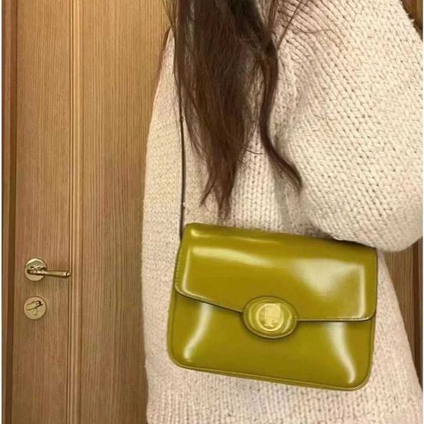 60% off bag 2024 new launch designer handbag early launch tb women's robinson lacquer leather tofu flip cover mailman one cross shoulde
60% off bag 2024 new launch designer handbag early launch tb women's robinson lacquer leather tofu flip cover mailman one cross shoulde