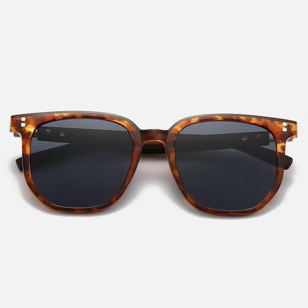 gradually changing sunglasses dark brown blusher glasses wholesale black frame style gm for women fashionable, White;black
gradually changing sunglasses dark brown blusher glasses wholesale black frame style gm for women fashionable, White;black