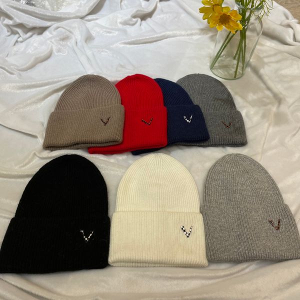 fashion high-end hat scarf set men's famous brand hat scarf classic skateboard knitted hat cashmere letter bonnet scarf ladies bonnet s, Blue;gray
fashion high-end hat scarf set men's famous brand hat scarf classic skateboard knitted hat cashmere letter bonnet scarf ladies bonnet s, Blue;gray