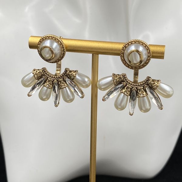 2023 Retro style fashion design is very beautiful counter material Letter earrings wedding gifts wholesale and retail
2023 Retro style fashion design is very beautiful counter material Letter earrings wedding gifts wholesale and retail