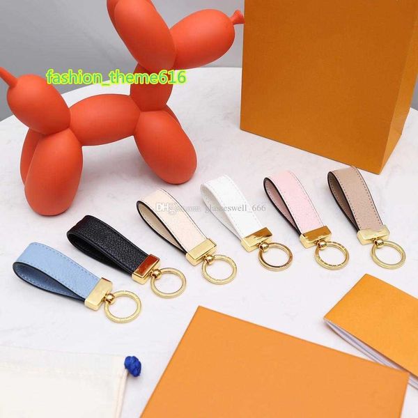 2021 keychain key chain buckle keychains lovers car handmade leather men women bags pendant accessories 4 color 65221 with box dust bag, Silver
2021 keychain key chain buckle keychains lovers car handmade leather men women bags pendant accessories 4 color 65221 with box dust bag, Silver