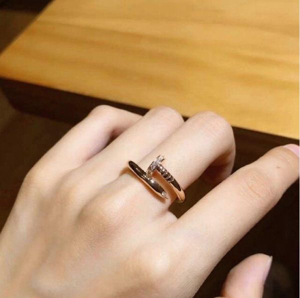 love ring designer heart band rings for women mens jewelry luxury fashion gold silver rose colors stainless steel lady party with red bag si
love ring designer heart band rings for women mens jewelry luxury fashion gold silver rose colors stainless steel lady party with red bag si