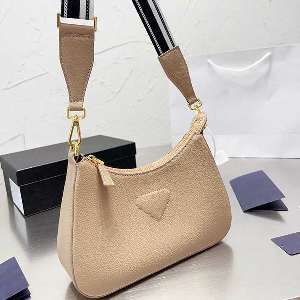women underarm hobo bag wide strap shoulder bags triangle designer bag leather handbags gold zipper crossbody bags purse wallet 230621
women underarm hobo bag wide strap shoulder bags triangle designer bag leather handbags gold zipper crossbody bags purse wallet 230621