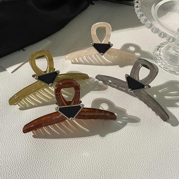 luxury womens designer triangle hair clips for girls brand leisure casual hair claw fashion classic letters hairpins hairclip, Golden;silver
luxury womens designer triangle hair clips for girls brand leisure casual hair claw fashion classic letters hairpins hairclip, Golden;silver