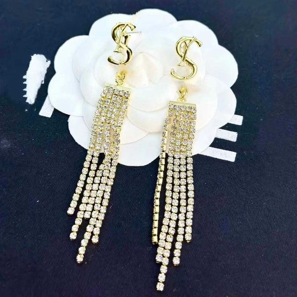 Designer Earrings SL Luxury Top Fashionable New Style Splice Letter Temperament Light Metal Tassel Accessories Jewelry romantic Valentine's Day
Designer Earrings SL Luxury Top Fashionable New Style Splice Letter Temperament Light Metal Tassel Accessories Jewelry romantic Valentine's Day