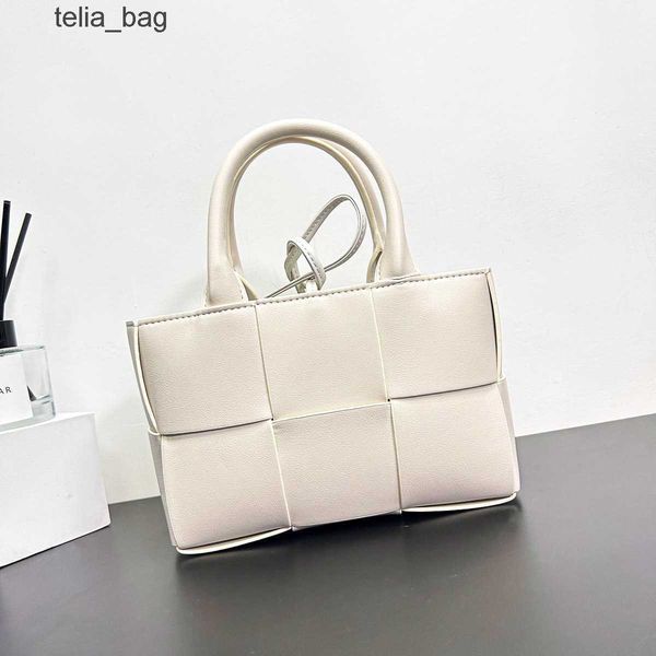 women's arco large luxury winter bag tote classic autumn bottegaas texture girl woven bags venetaas 2023 leather capacity portable sing
women's arco large luxury winter bag tote classic autumn bottegaas texture girl woven bags venetaas 2023 leather capacity portable sing