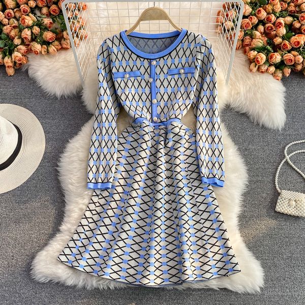 basic casual dresses autumn korean fashion knitted sweater dress women long sleeve aline pearls buttons plaid mini vintage robe femme 230828, Black;gray
basic casual dresses autumn korean fashion knitted sweater dress women long sleeve aline pearls buttons plaid mini vintage robe femme 230828, Black;gray