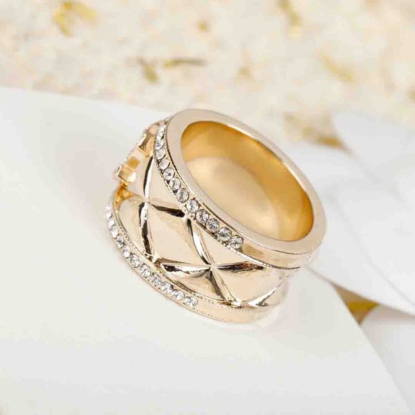 2023 luxury quality charm punk band ring with diamond and rhombus shape design in 18k gold plated have box stamp ps7574a, Silver
2023 luxury quality charm punk band ring with diamond and rhombus shape design in 18k gold plated have box stamp ps7574a, Silver