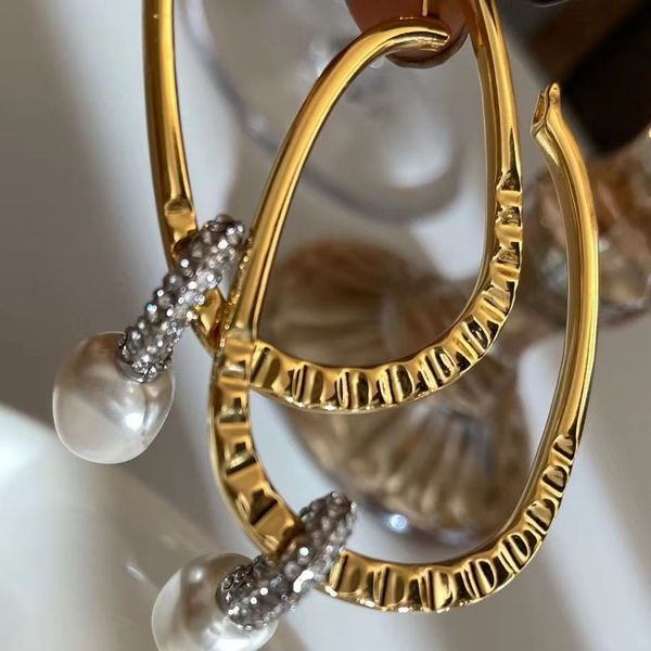 european and american fashion temperament, personalized women's exaggerated earrings, Golden;silver
european and american fashion temperament, personalized women's exaggerated earrings, Golden;silver