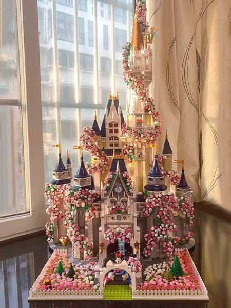 

Princess Toy Brick Building Block Tecnic Fantasy Model Kit Block Princess Castle Build Block Puzzle Kid Creative DIY Toy for Girl Princess Doll Blocks Christmas, Red