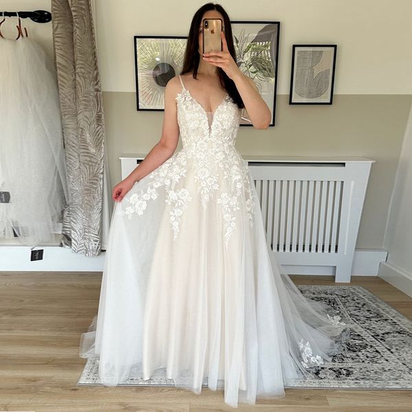 spaghetti strap a line wedding dress for women v-neck backless lace appliques bridal dress button back sweep train vestidos de mariage, White
spaghetti strap a line wedding dress for women v-neck backless lace appliques bridal dress button back sweep train vestidos de mariage, White